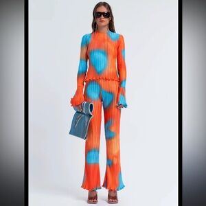 Arthur Box Pleat Two Piece Orange & Blue Set, size 4